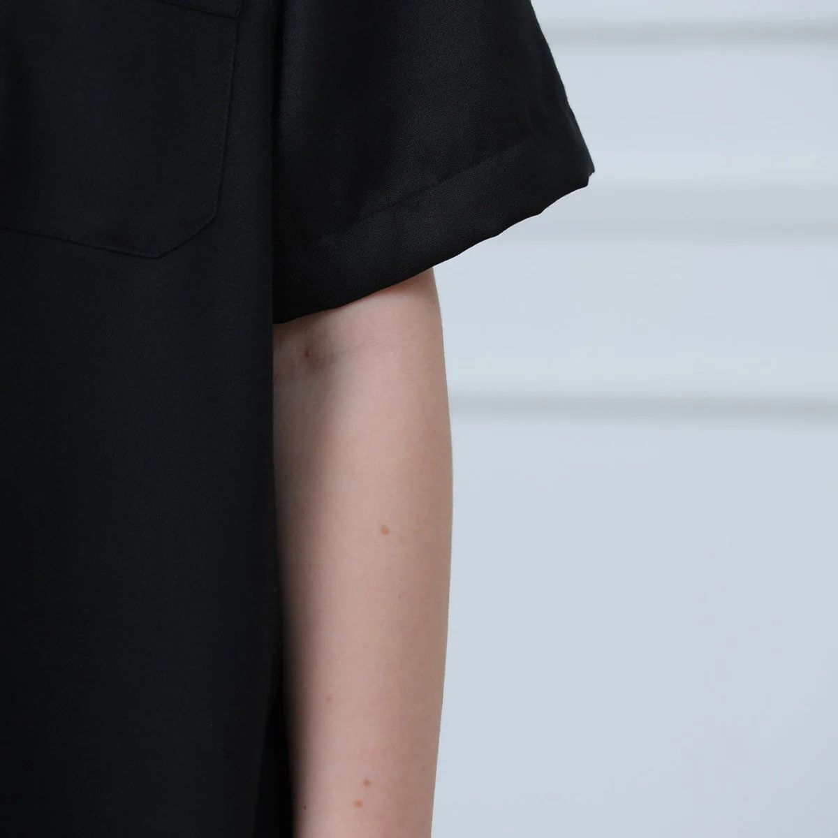 Boys Black Short Sleeve Embroidered Thobe with Pockets(MKB019) - Image 7