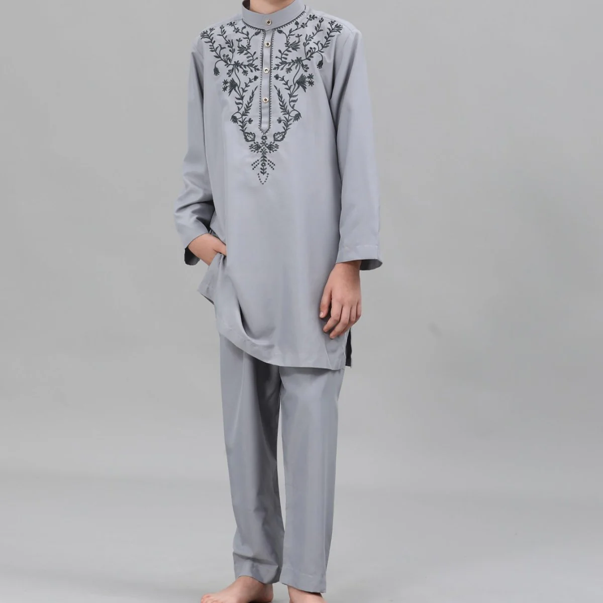 Boys' Embroidered Thobe Set with Pants(MKB034) - Image 4
