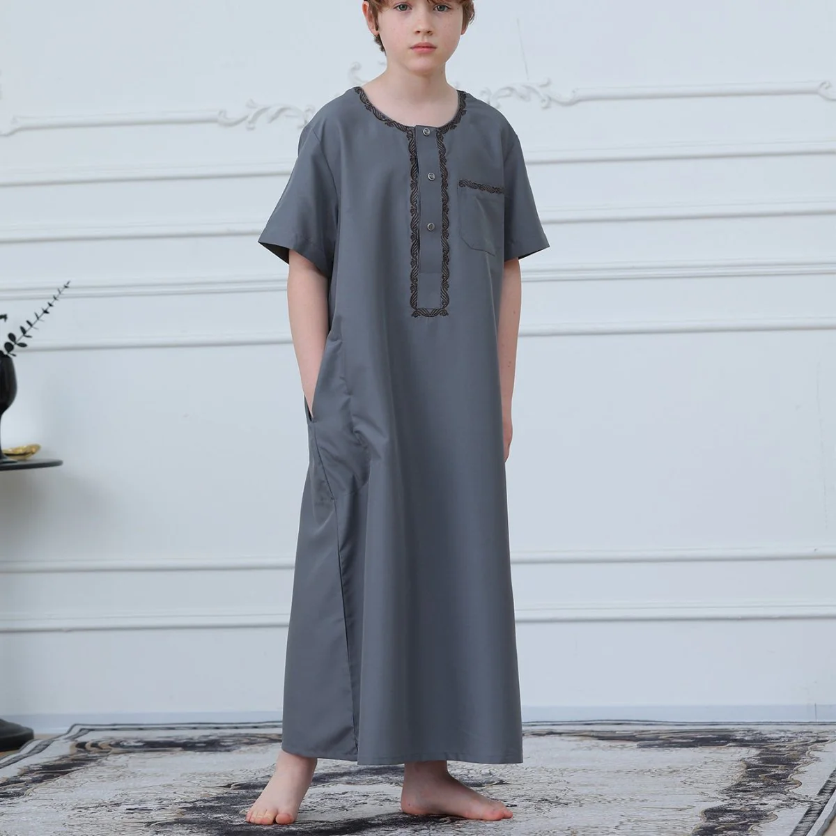 Boys' Embroidered Thobe with Side Pockets(MKB031)
