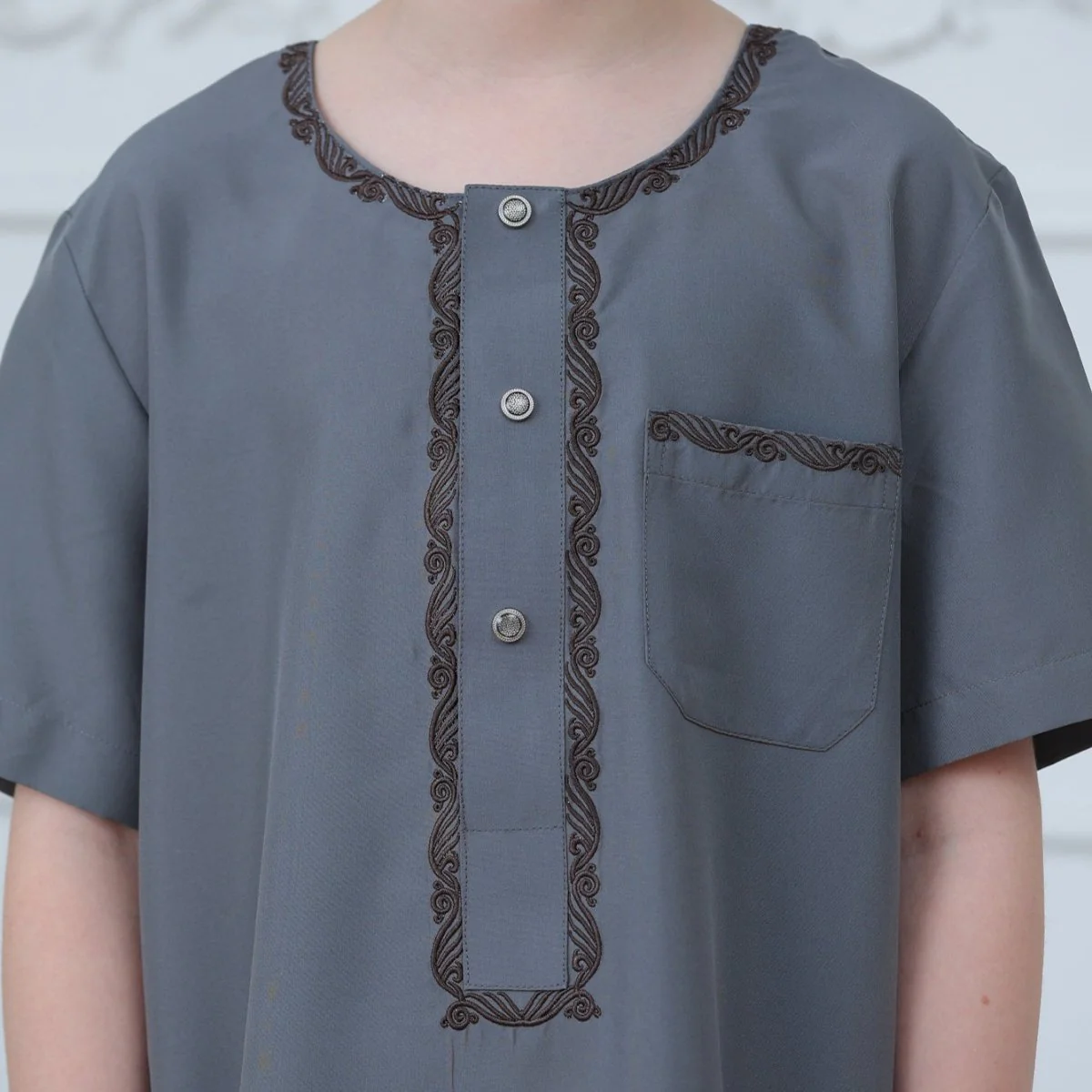 Boys' Embroidered Thobe with Side Pockets(MKB031) - Image 5