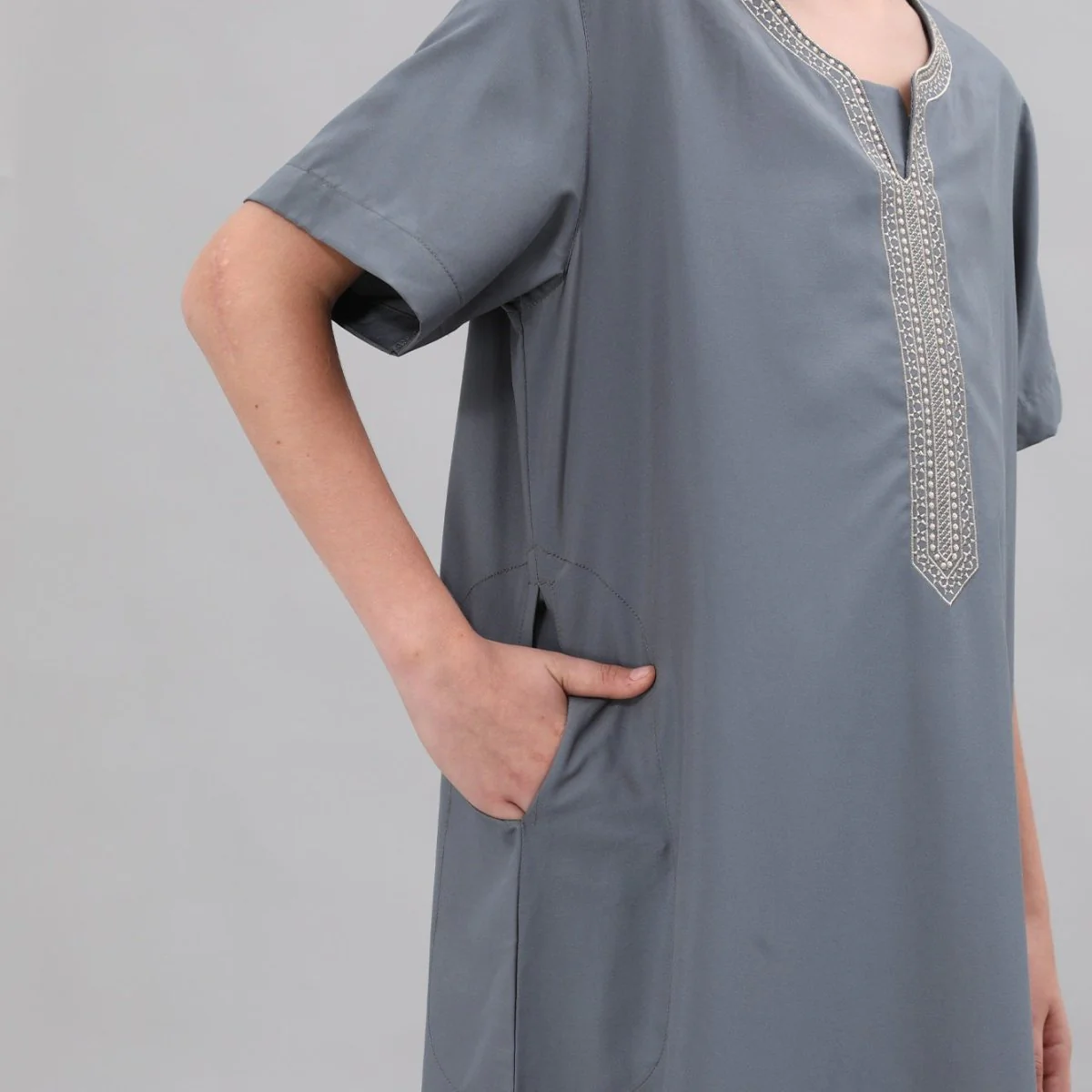 Boys' Embroidered Thobe with Side Pockets(MKB035) - Image 11