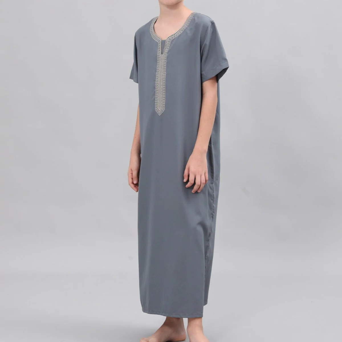Boys' Embroidered Thobe with Side Pockets(MKB035) - Image 9