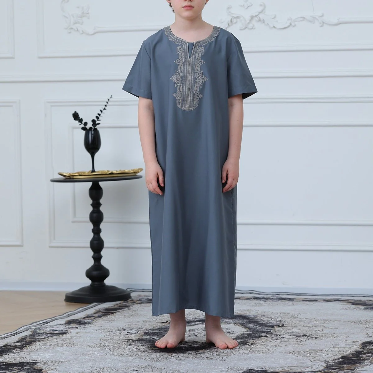 Boys' Embroidered Thobe with Side Pockets(MKB029)