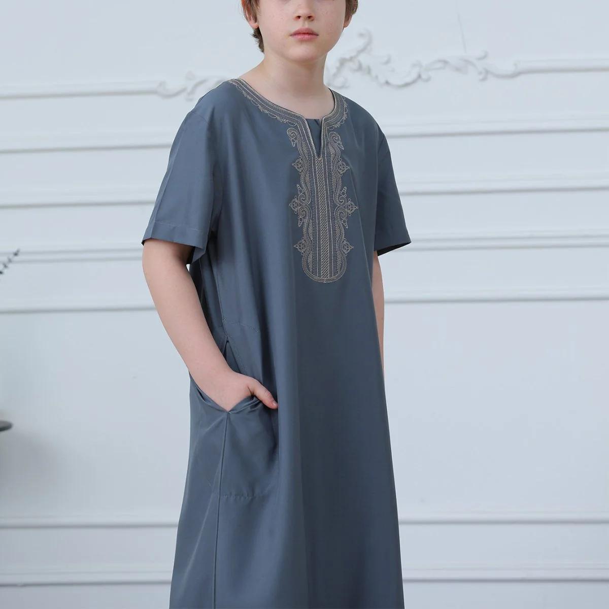 Boys' Embroidered Thobe with Side Pockets(MKB029) - Image 4