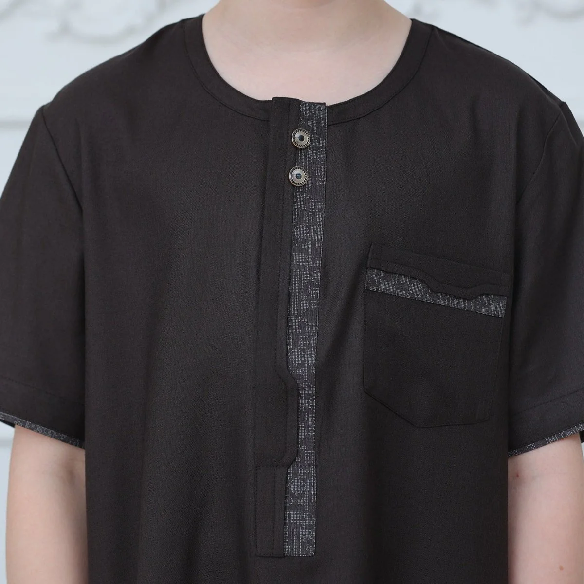 Boys' Embroidered Thobe with Zipper & Pockets(MKB028) - Image 4