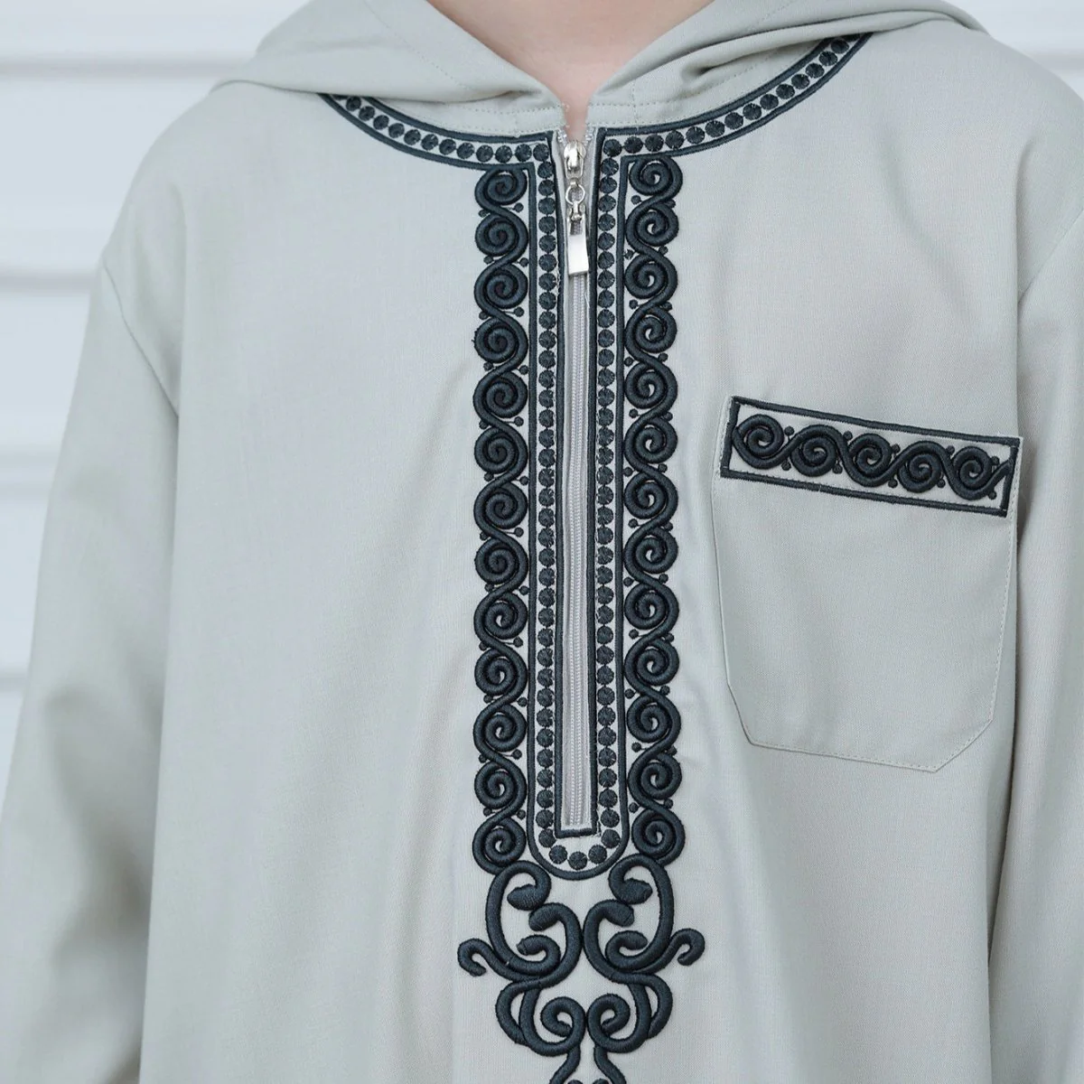 Boys' Hooded Embroidered Thobe with Pockets(MKB030) - Image 5