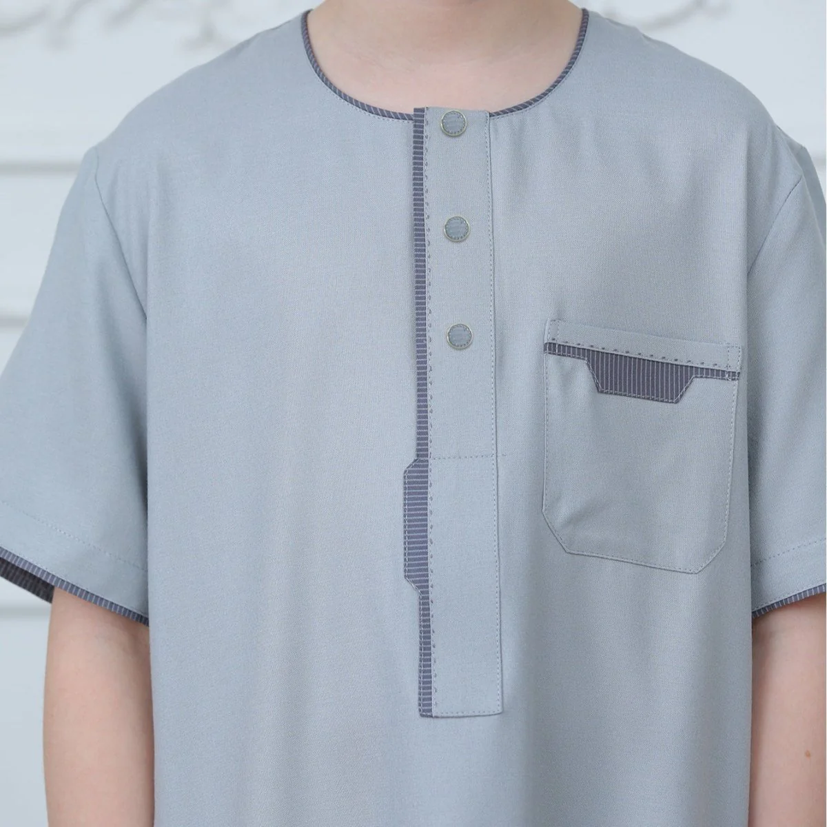 Boys' Thobe with Contrast Stitching & Pockets(MKB033) - Image 5