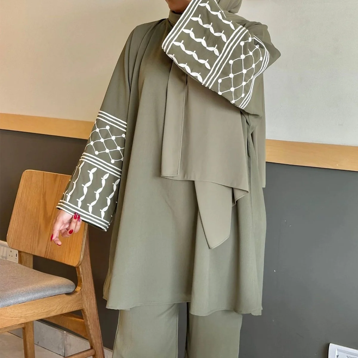 Crepe Embroidered Cuffs Top And Loose Pants 2-Piece Set (MS076) - Image 3