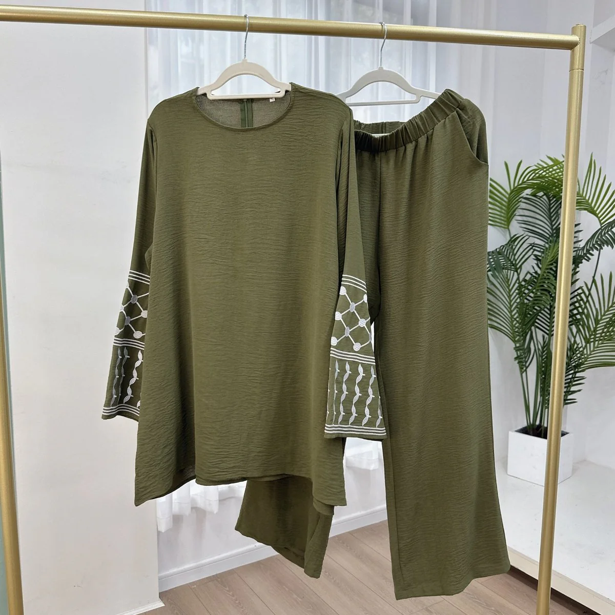 Crepe Embroidered Cuffs Top And Loose Pants 2-Piece Set (MS076) - Image 5