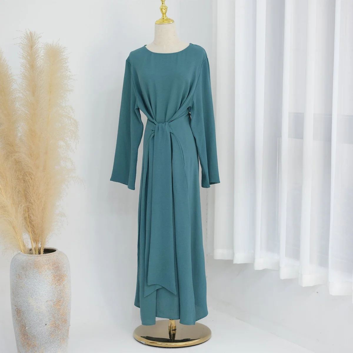 Elegant Lace-up Slim Fit Crepe Abaya (MA136) - Image 12