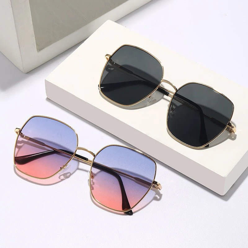 Elegant Retro Sunglasses for Women Classic with Gradient Lenses (MAC264) - Image 10