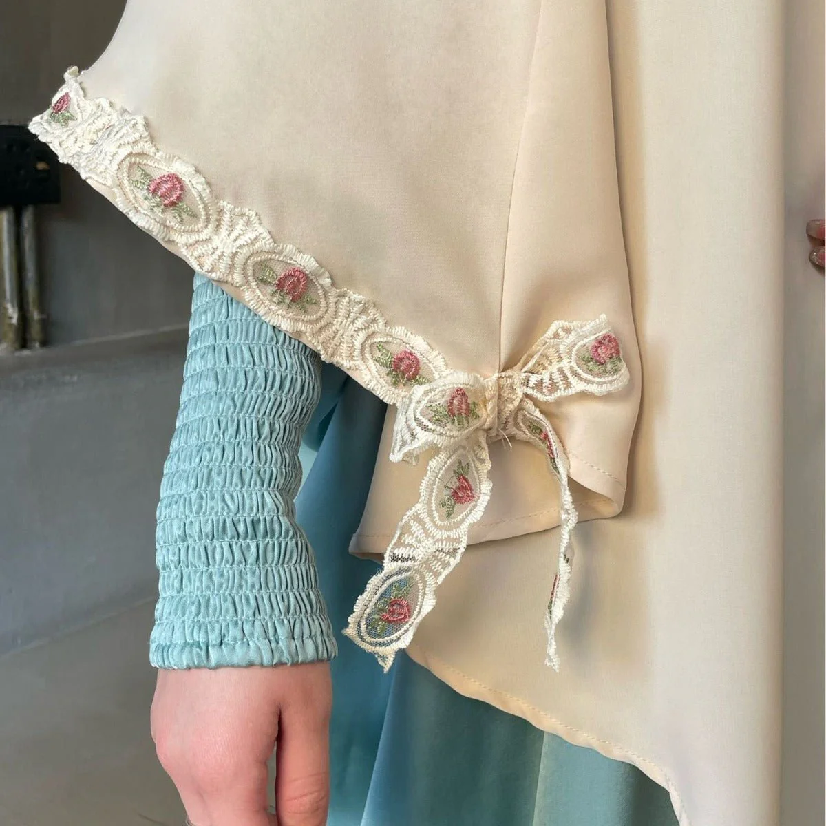 Embroidered Lace-Trimmed Prayer Khimar(MK030) - Image 3