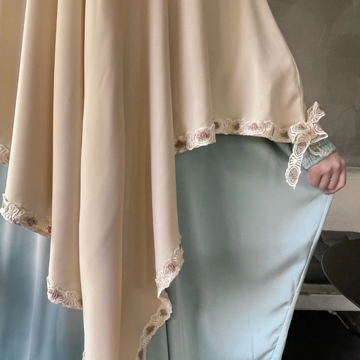 Embroidered Lace-Trimmed Prayer Khimar(MK030) - Image 4