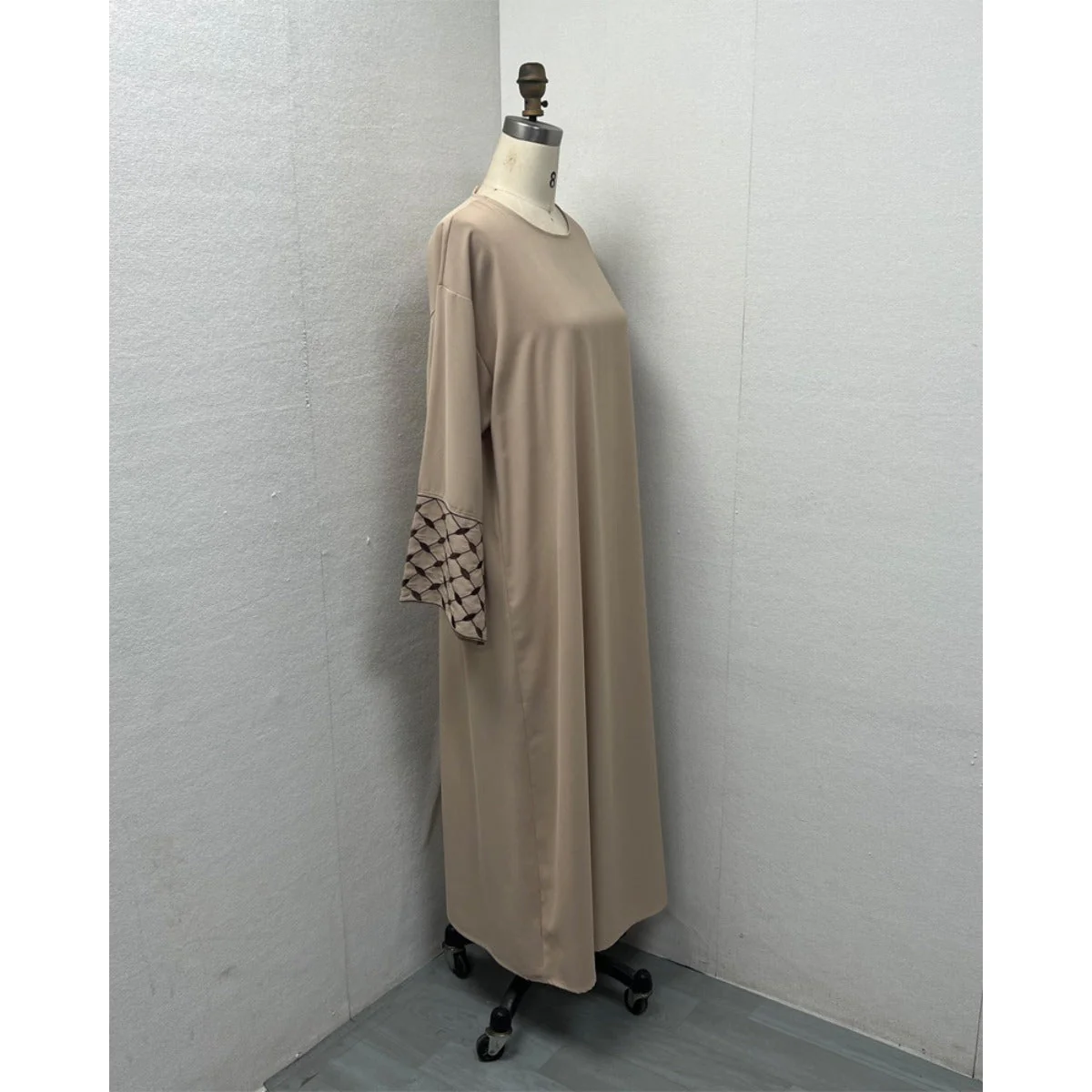 Embroidered Pattern Abaya Robe Dress - Modest Muslim Long Sleeve Maxi with Detachable Belt(MA272) - Image 5