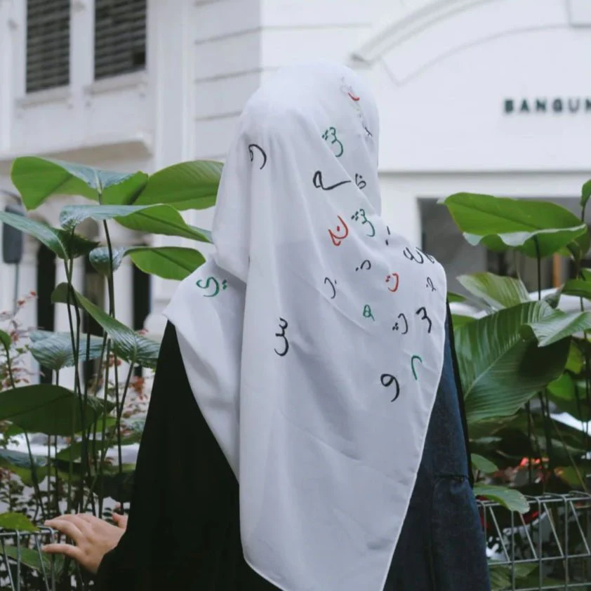 Free Palestine Chiffon Hijab – Cultural Statement Scarf with Arabic Letter Design (MH107) - Image 4