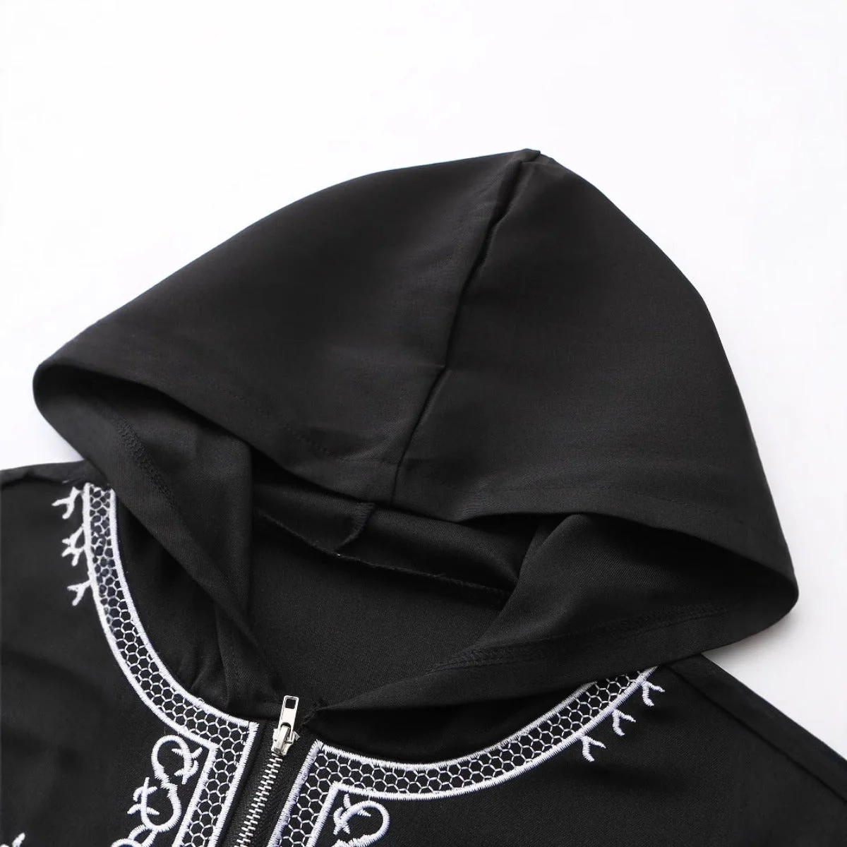 Luxury Loose Fit Hooded Premium Embroidered Men's Thobe Robe with Zipper & Islamic Calligraphy Design (MT024) - Image 9