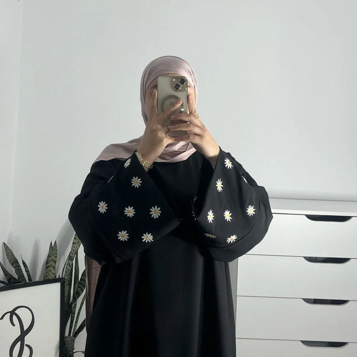 Daisy-Embroidered Abaya (MA089) - Image 3