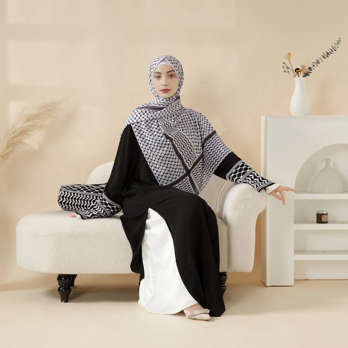 Palestinian Keffiyeh-Inspired Abaya with Matching Crossbody Bag Keffiyeh Abaya (MA131) - Image 3