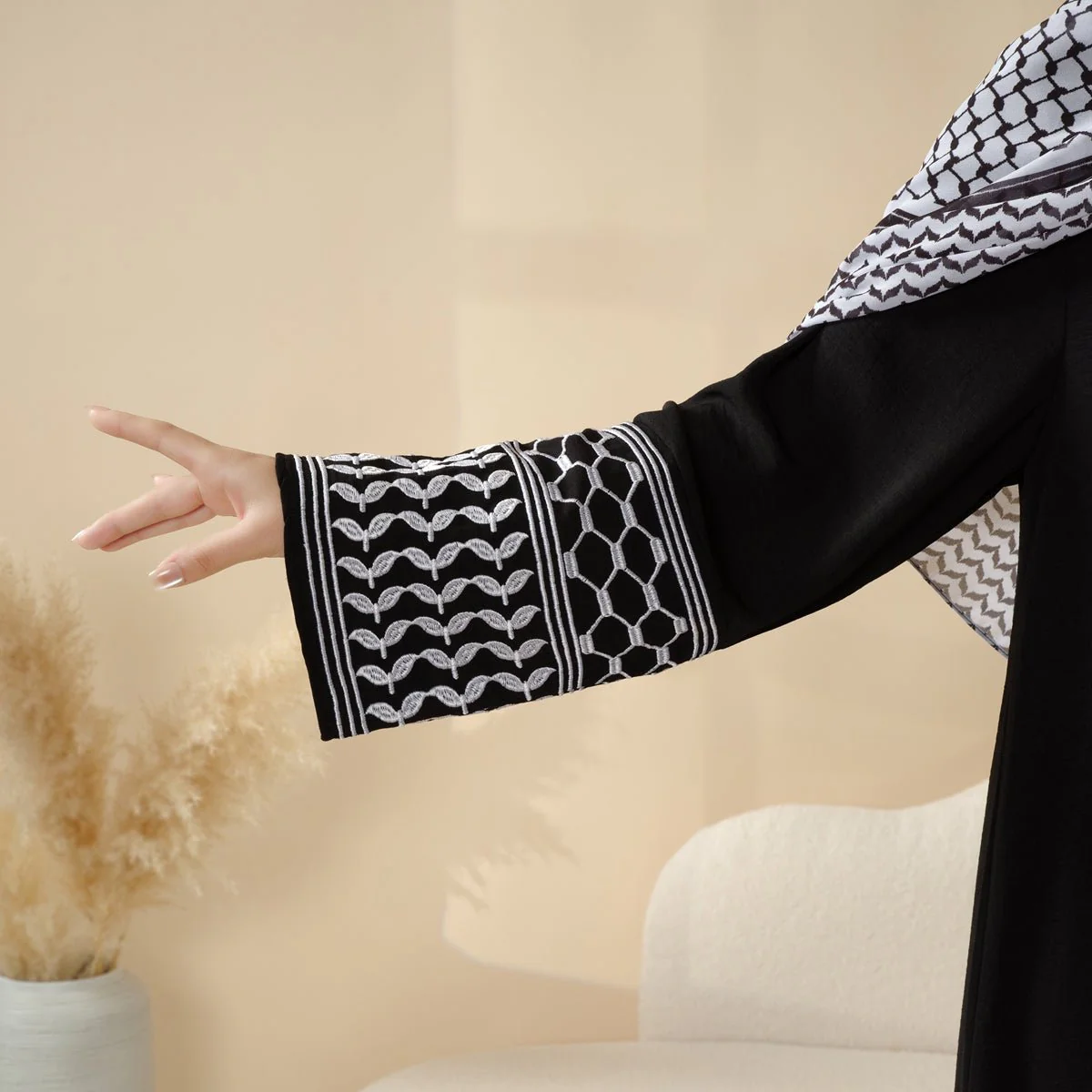 Palestinian Keffiyeh-Inspired Abaya with Matching Crossbody Bag Keffiyeh Abaya (MA131) - Image 8