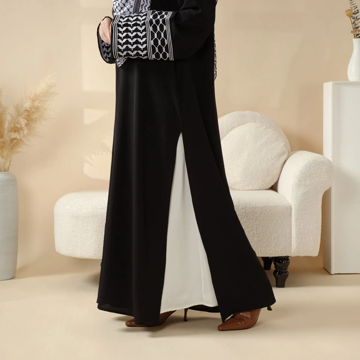 Palestinian Keffiyeh-Inspired Abaya with Matching Crossbody Bag Keffiyeh Abaya (MA131) - Image 9