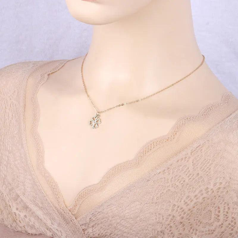 MAC041 Platinum plated Four Leaf Clover Pendant Necklace - Image 2