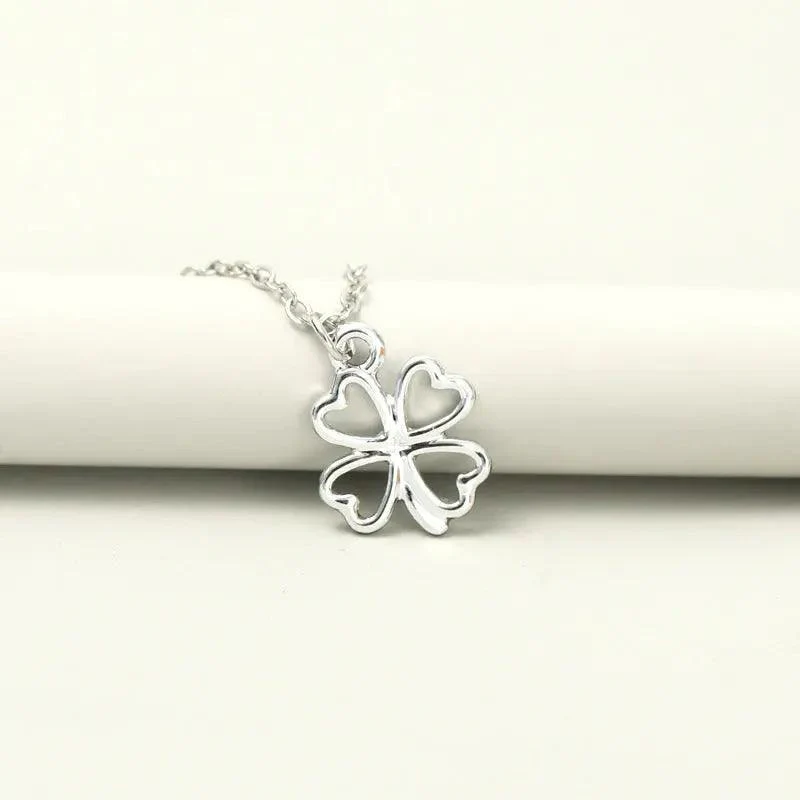 MAC041 Platinum plated Four Leaf Clover Pendant Necklace - Image 4
