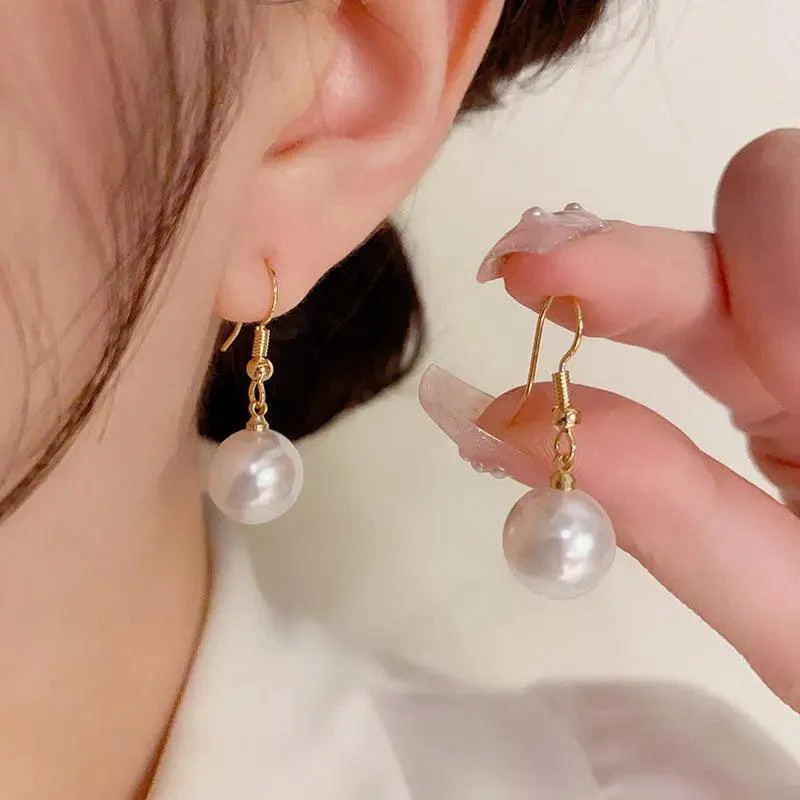 MAC055 Natural Freshwater Pearl Stud Earrings - Image 2