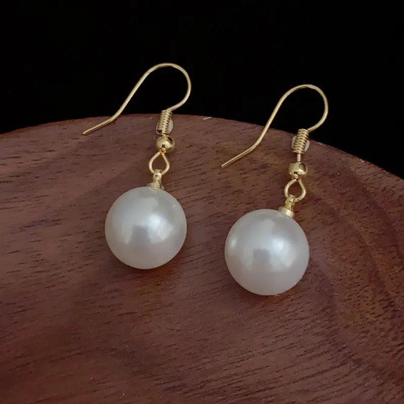 MAC055 Natural Freshwater Pearl Stud Earrings - Image 3