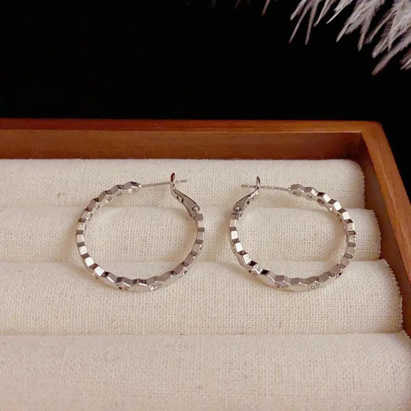 MAC147 Vintage Style Zircon Inlaid Hoop Earrings Elegant - Image 3