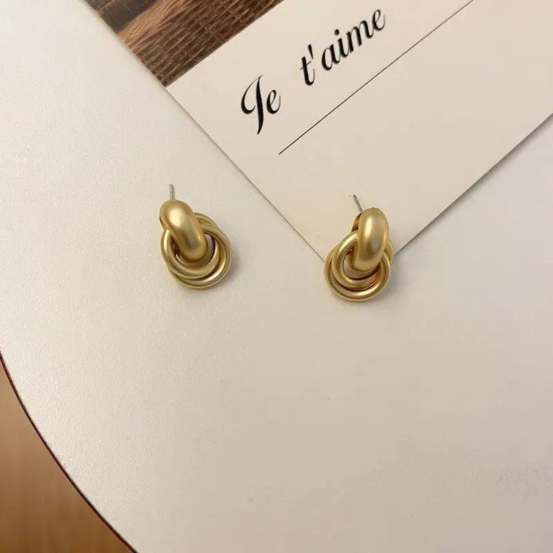 MAC064 Interlocking Circle Earrings - Image 2