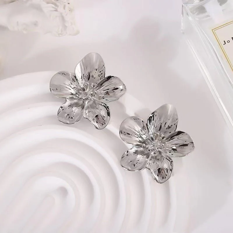 MAC170 Retro Simple Alloy Flower Stud Earrings - Image 6
