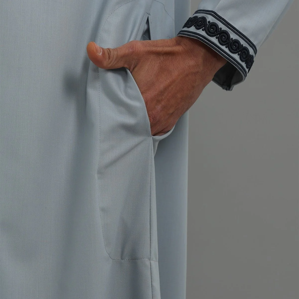 Men's Hooded Embroidered Thobe with Pockets (MT037) - Image 10
