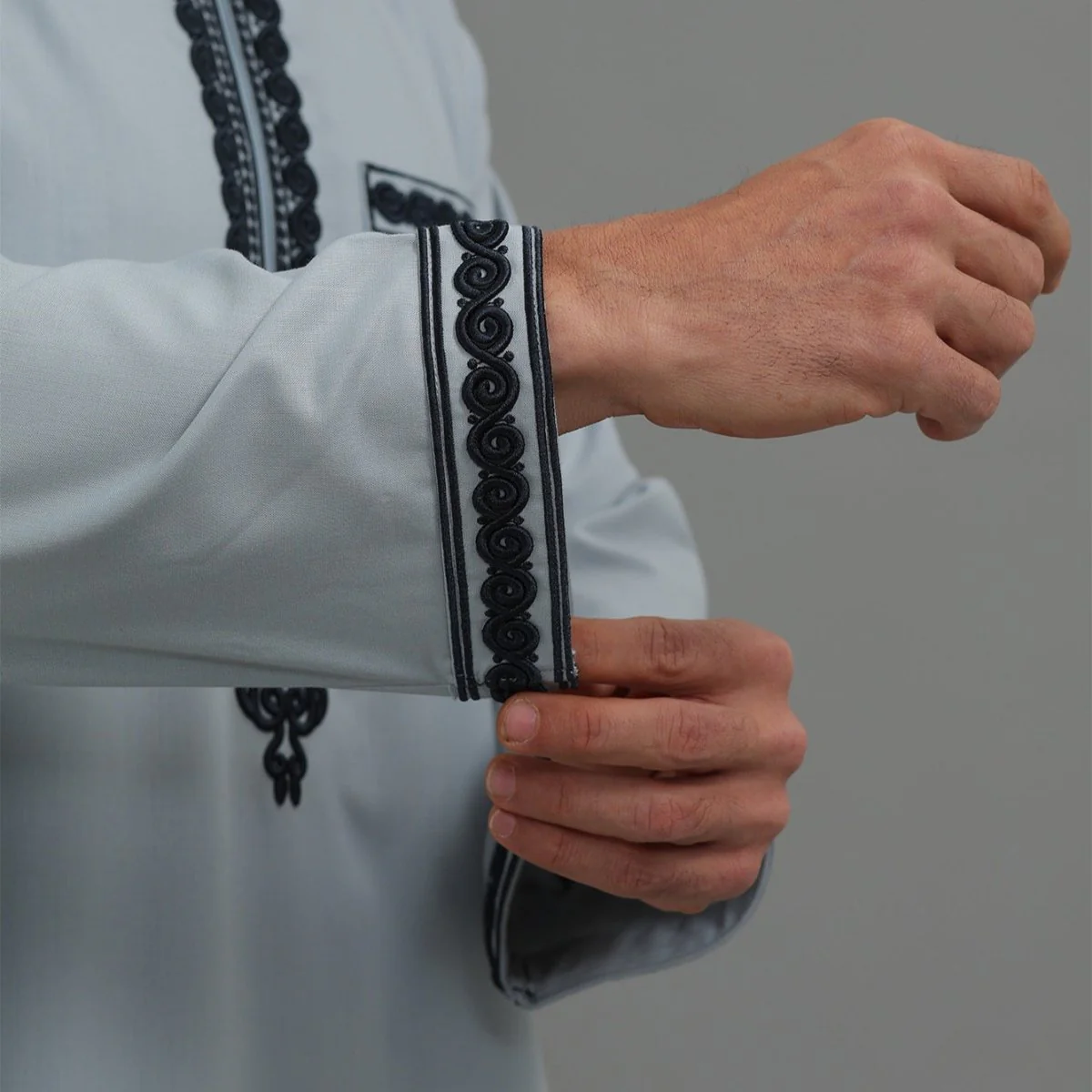 Men's Hooded Embroidered Thobe with Pockets (MT037) - Image 9