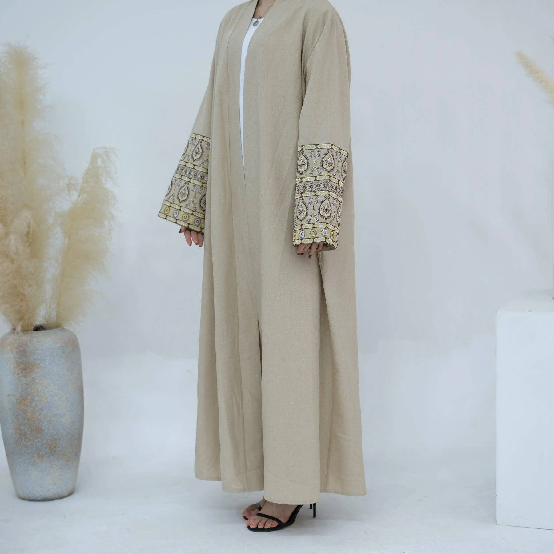 Exquisite Embroidery Set Open Abaya (MOA039) - Image 4
