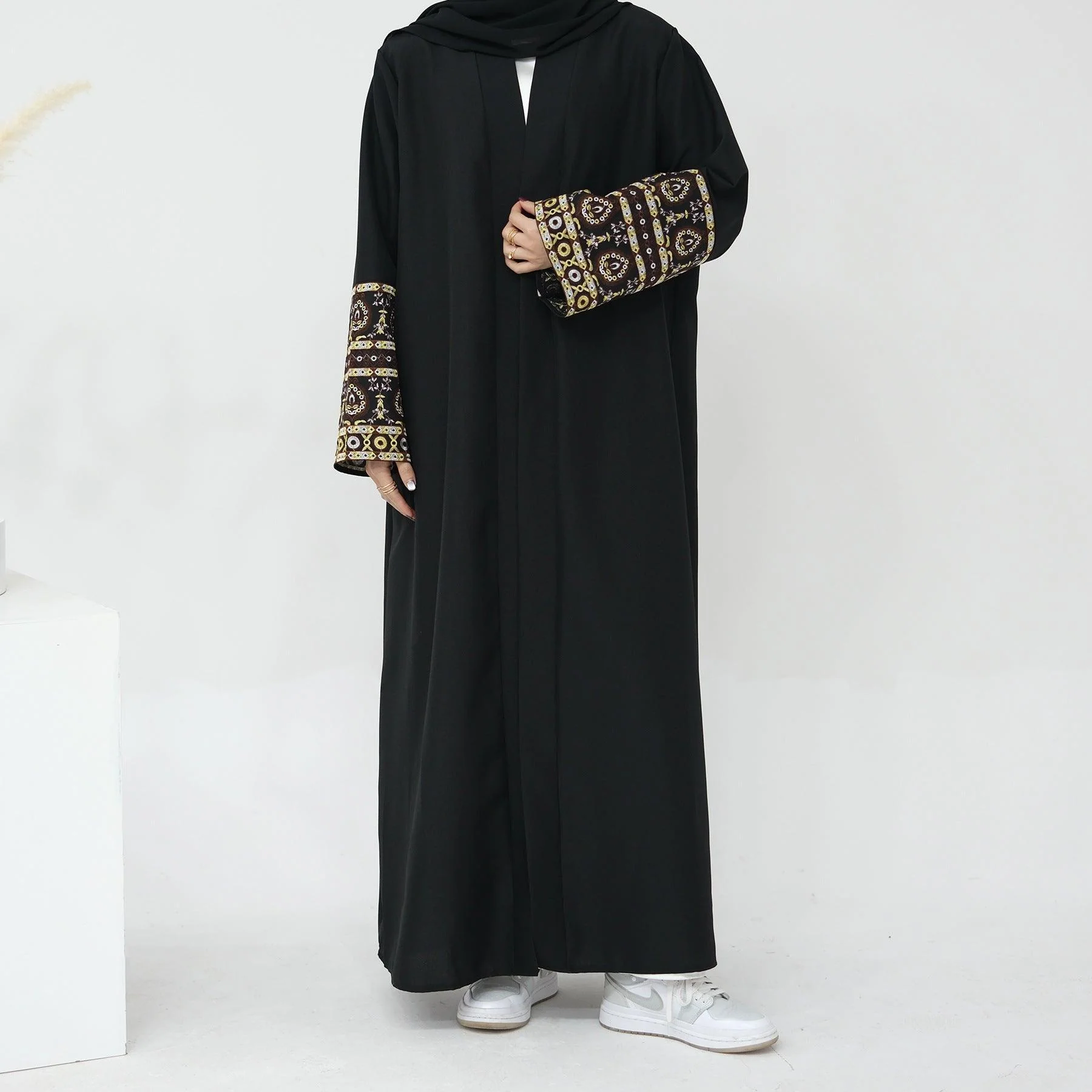 Exquisite Embroidery Set Open Abaya (MOA039) - Image 6