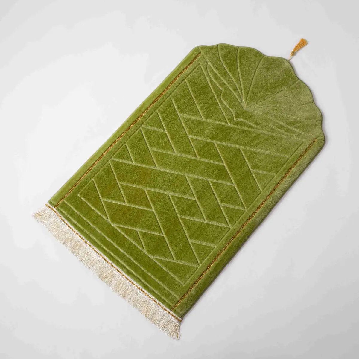 MR053 Thickened Embossed Flannel Prayer Mat - Image 2