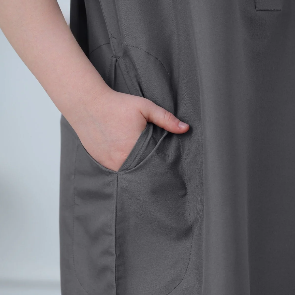 Muslim Boys Short Sleeve Embroidered Thobe with Pockets (MKB015) - Image 11
