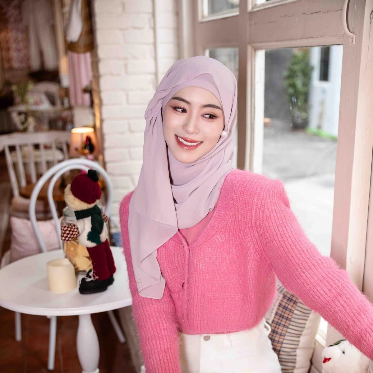 Muslim Elegant Chiffon Wrap Hijab Set with Matching Big Earrings & Pearl Earrings (MH119) - Image 13