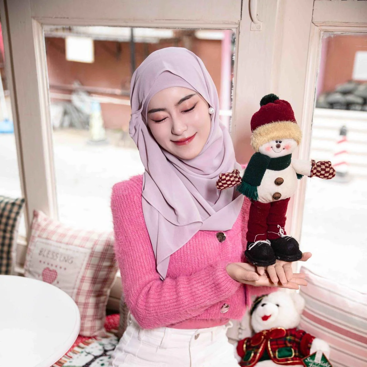 Muslim Elegant Chiffon Wrap Hijab Set with Matching Big Earrings & Pearl Earrings (MH119) - Image 14