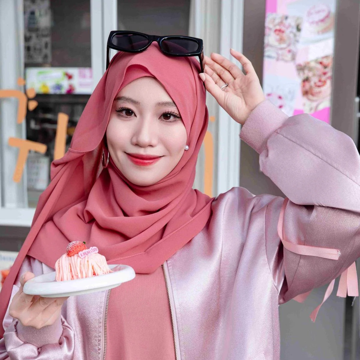 Muslim Elegant Chiffon Wrap Hijab Set with Matching Big Earrings & Pearl Earrings (MH119) - Image 17