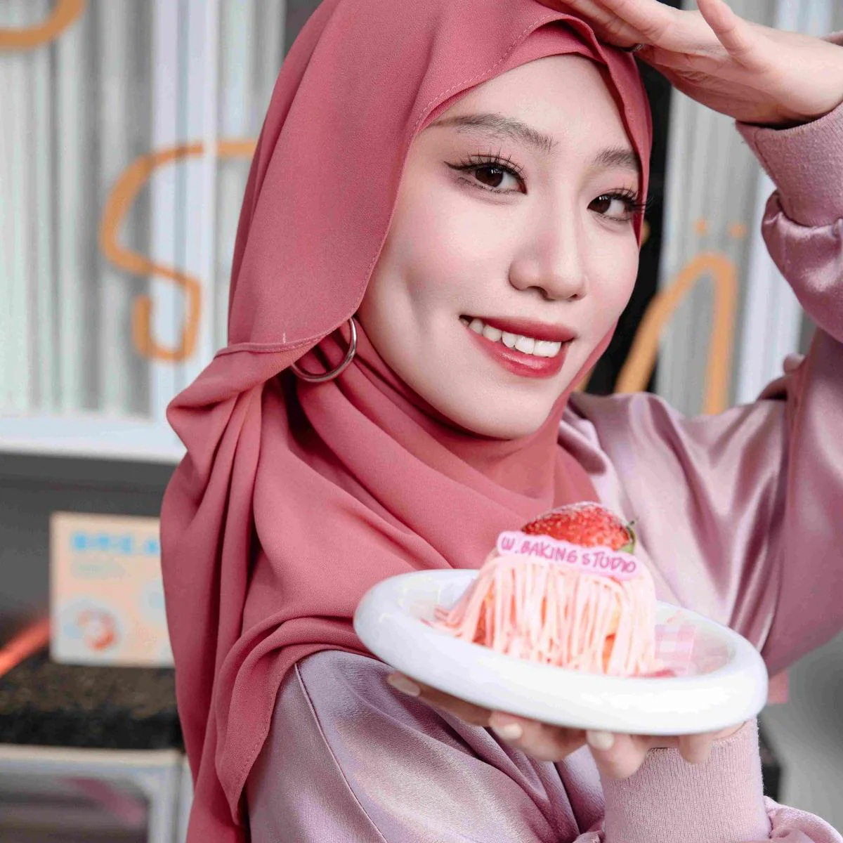 Muslim Elegant Chiffon Wrap Hijab Set with Matching Big Earrings & Pearl Earrings (MH119) - Image 19