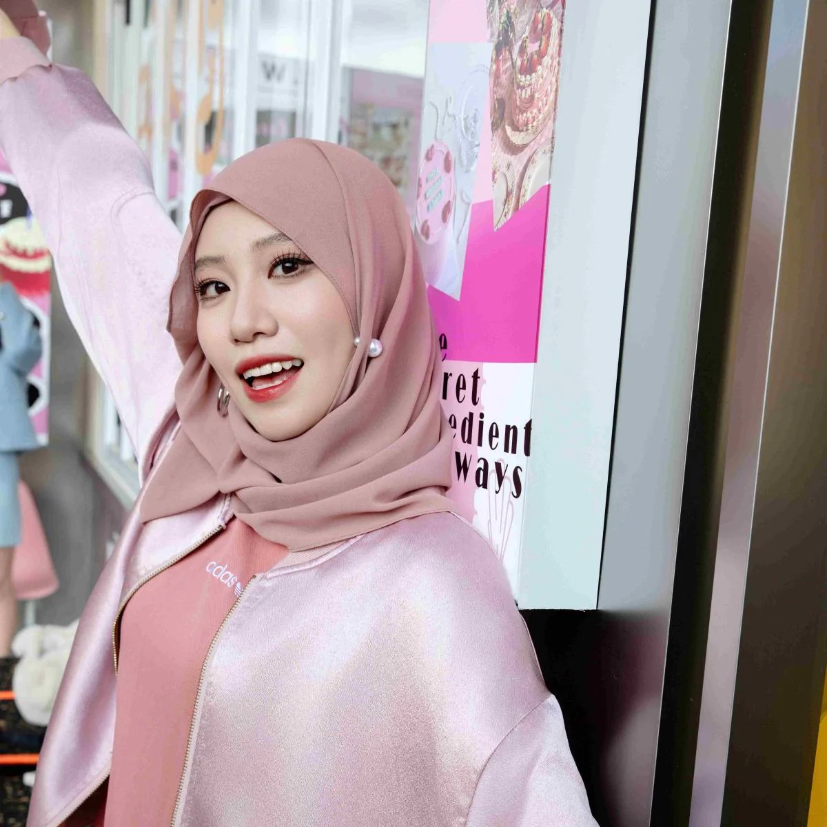 Muslim Elegant Chiffon Wrap Hijab Set with Matching Big Earrings & Pearl Earrings (MH119) - Image 21