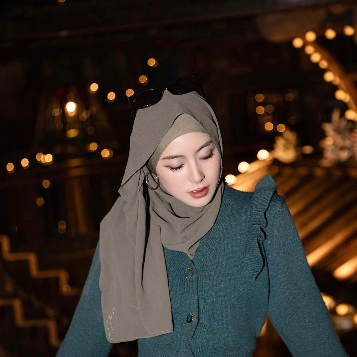 Muslim Elegant Chiffon Wrap Hijab Set with Matching Big Earrings & Pearl Earrings (MH119) - Image 4