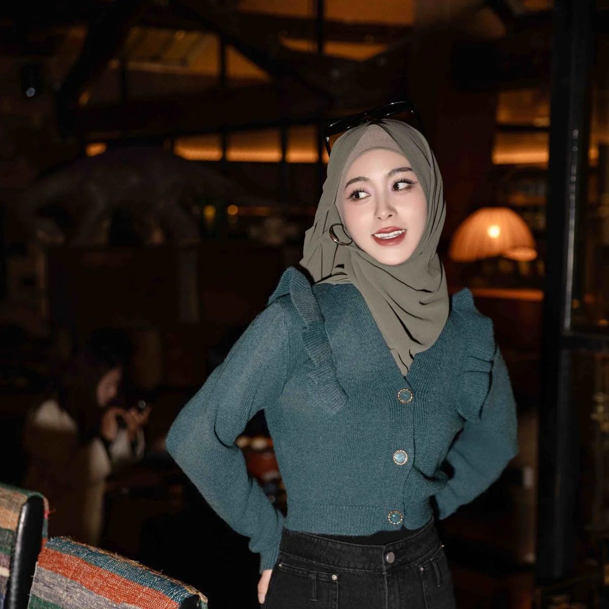 Muslim Elegant Chiffon Wrap Hijab Set with Matching Big Earrings & Pearl Earrings (MH119) - Image 6