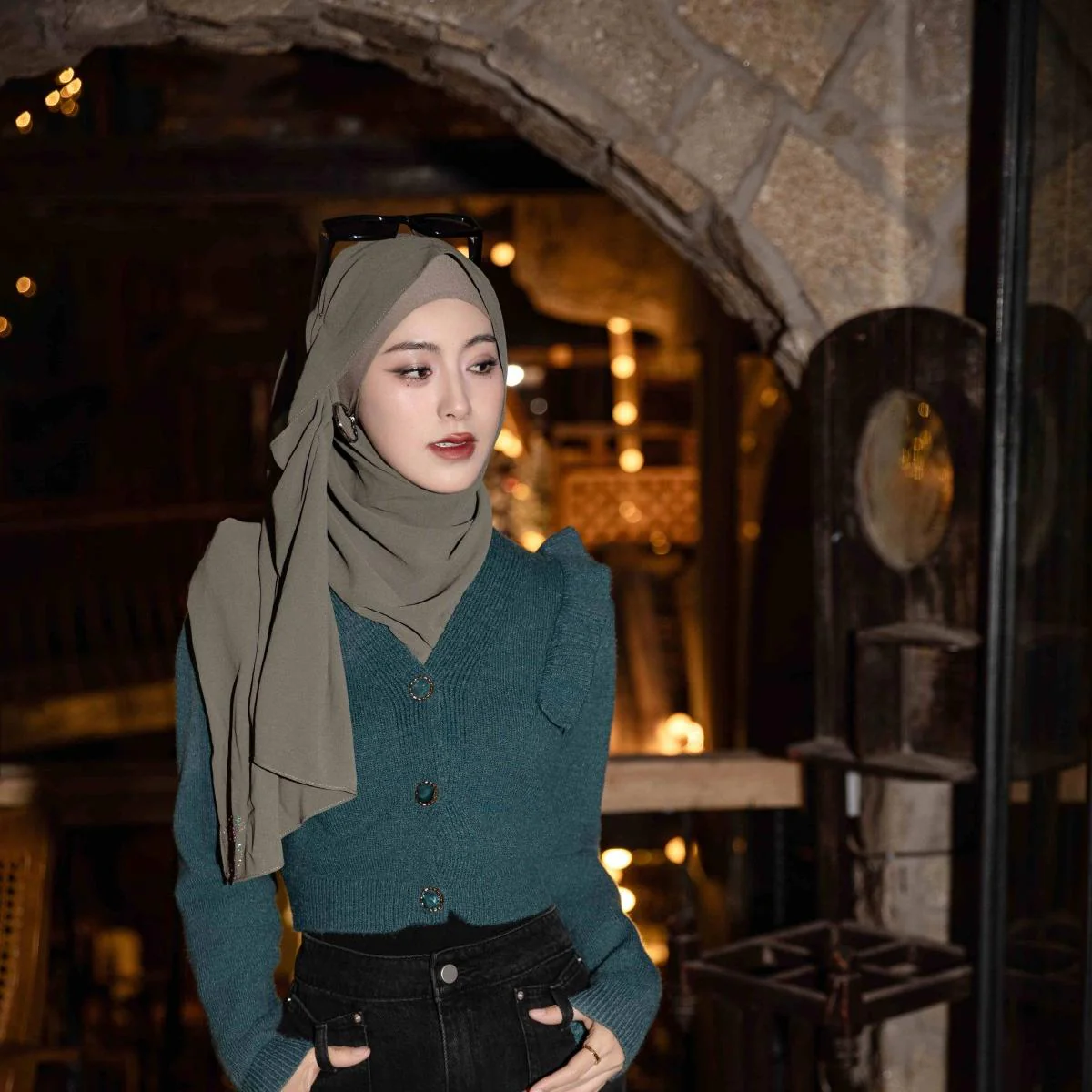 Muslim Elegant Chiffon Wrap Hijab Set with Matching Big Earrings & Pearl Earrings (MH119) - Image 7