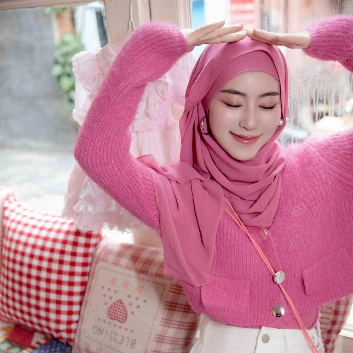 Muslim Elegant Chiffon Wrap Hijab Set with Matching Big Earrings & Pearl Earrings (MH119) - Image 8