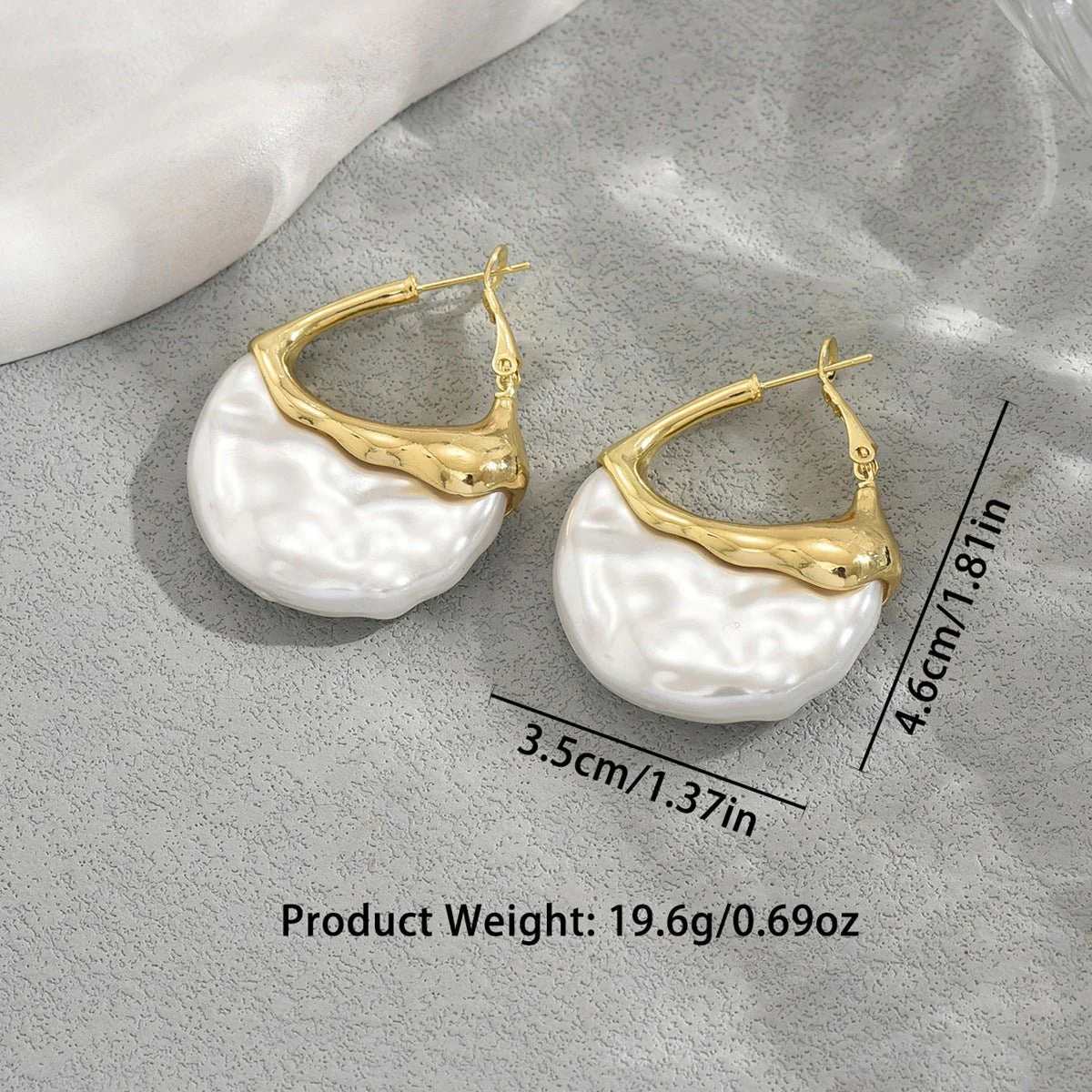 Sculpted Pearl Drop Hoop Earrings (MAC415) - Image 4