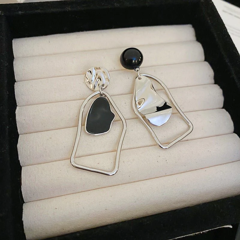 Sculptural Asymmetric Drop Earrings with Abstract Lines (MAC321) - Image 4