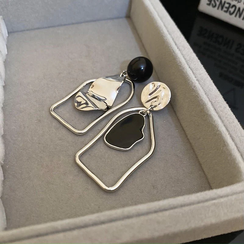 Sculptural Asymmetric Drop Earrings with Abstract Lines (MAC321) - Image 5