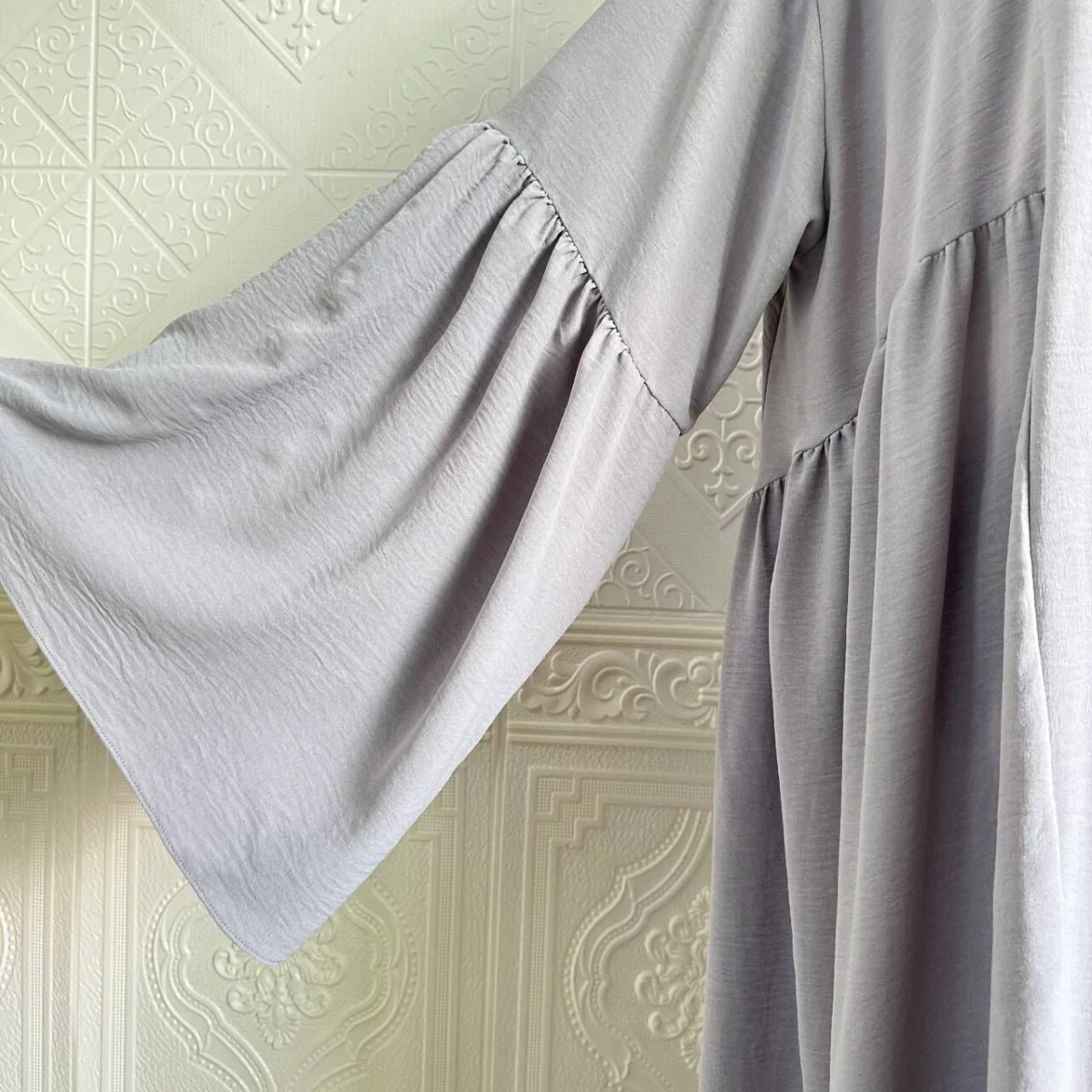 Tiered Bell Sleeve Open Abaya (MOA298) - Image 3